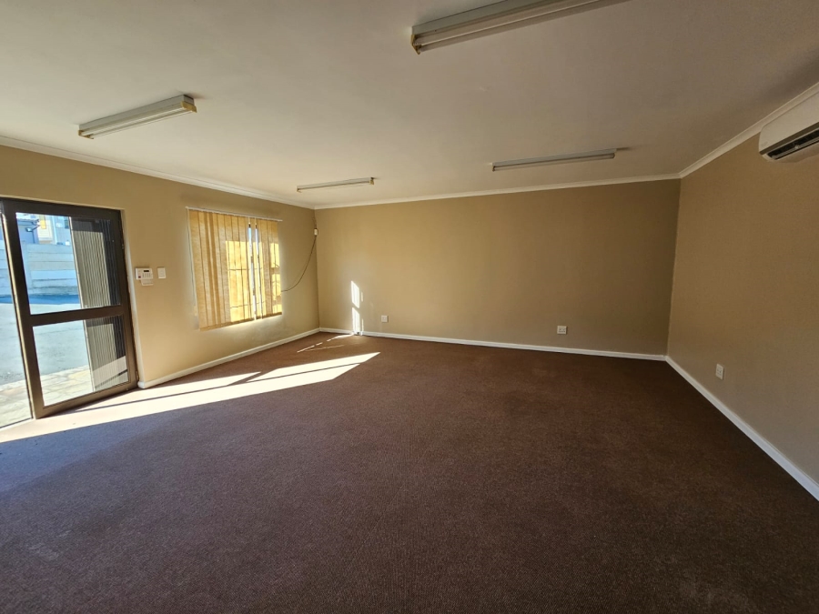 To Let commercial Property for Rent in Vincent Eastern Cape